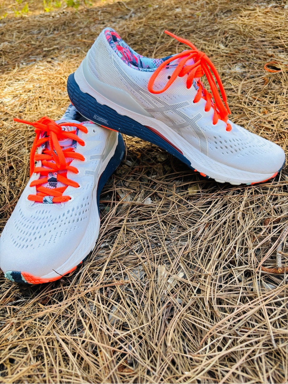Asics Gel Kayano 28 Women’s White Running Shoes with Orange Laces Size 9.5 - Picture 10 of 13